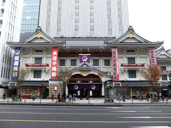 1200px-Kabuki-za_Theatre_2013_1125.jpg